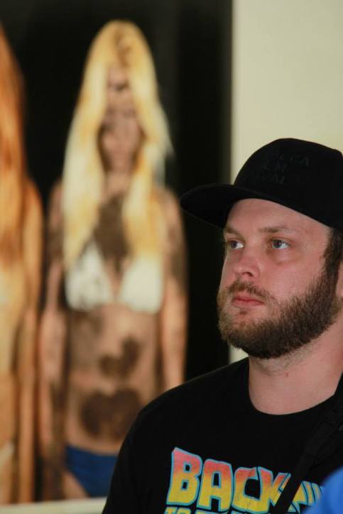 Photographer Maxwell Sztabnik at RE:ARTISTE's workshop, Soho Photo Gallery